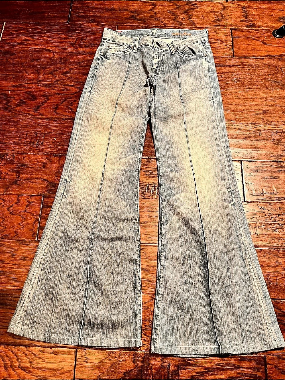 7 For All Mankind Super Flare Pintuck Seam Jeans 26 Style # U00009517S